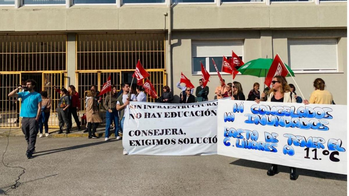 Concentración en el Augusto G. Linares