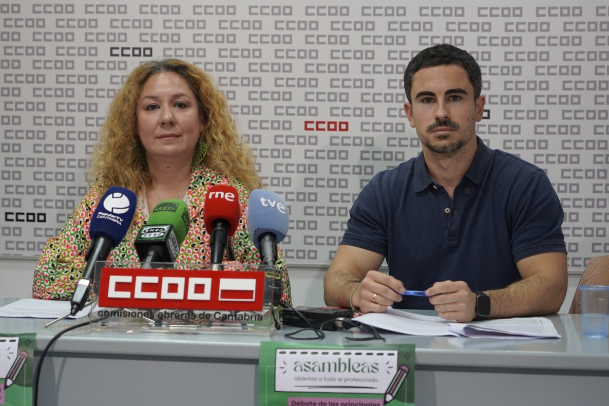Conchi Sánchez y David Aguirre, secretaria general y responsable de educación pública no universitaria, respectivamente, de la Federación de Enseñanza de CCOO en Cantabria